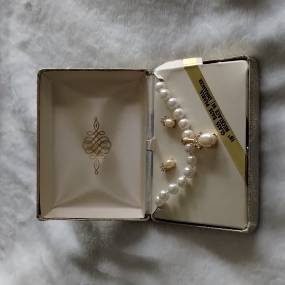 Source Unknown Jewelry - Pearl Necklace And Earrings With Enhancer